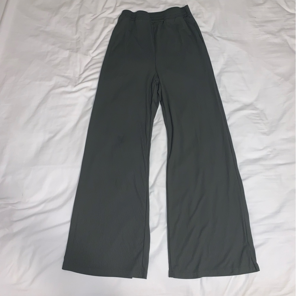 Wide legged pants